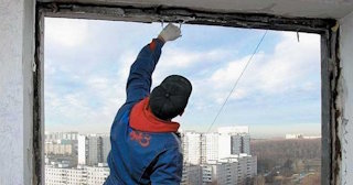 Демонтаж остекления балкона в Братске - цена от 560 руб. - Сварной-Брт